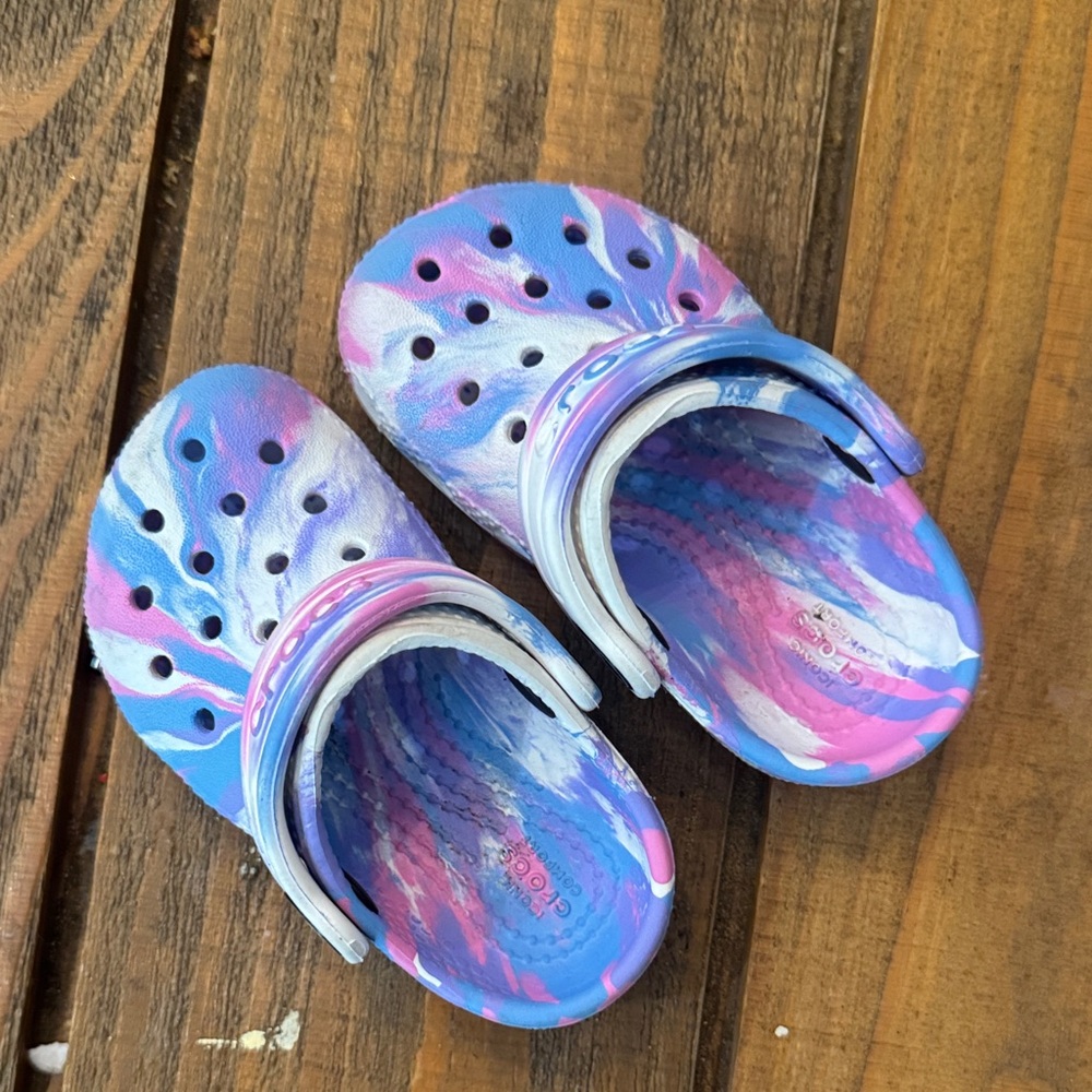 CROCS Kids Clogs in Blue and Pink size 5 NWOT